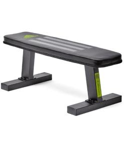 Adidas Flat Bench i sort med grønne detaljer, robust metalramme og polstret overflade med stribedesign.
