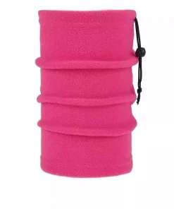 Halsedisse i blød pink fleece med justerbar sort snor. Cylindrisk form med vandrette syninger.