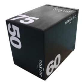 Sort, blød plyo-boks med hvid tekst. Siderne viser højderne 50, 60 og 75 cm. Mærket "TITAN LIFE".