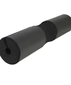 En sort, cylindrisk barbell pad med en rille i midten, der letter placeringen på vægtstangen for komfort.