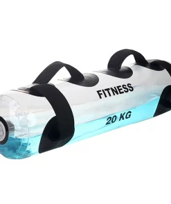En transparent træningssæk fyldt med vand, med sorte håndtag og teksten "FITNESS 20 KG" på siden.
