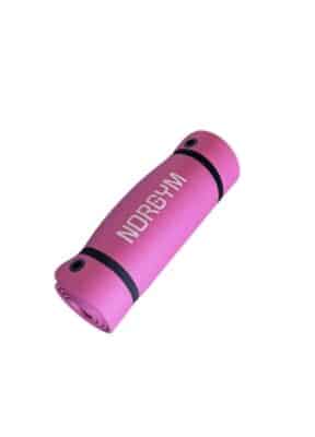 Pink yogamåtte rullet sammen med NORGYM logo.