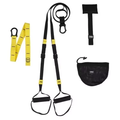 TRX Move Suspension Trainer indeholder gule og sorte stropper, håndtag, en netpose og ekstra tilbehør.