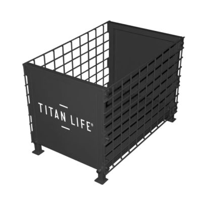 Sort, rektangulær opbevaringskasse med gitterdesign og "TITAN LIFE" logo på siden.