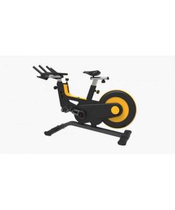 IC92 Heavy Duty indoor bike fra NORGYM med sort og gul ramme, justerbart sæde og håndtag.