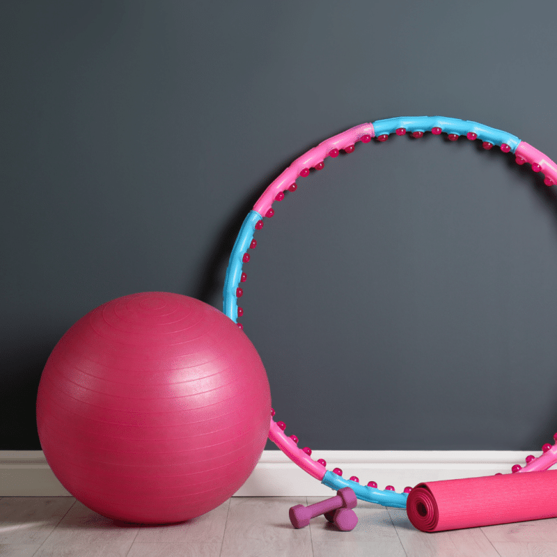 Fitnessudstyr ved en væg