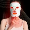 Person med ansigtsmaske med LED-lys.