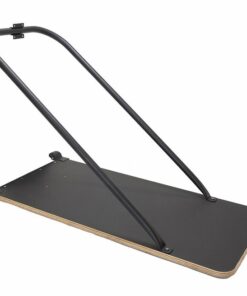 Gulvstander til SkiErg har en sort baseplade af træ og en buet metalramme, der står oprejst fra basen.