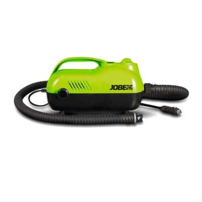Grøn og sort elektrisk pumpe fra Jobe med håndtag og slange til oppustning af paddleboard, 12V stik.