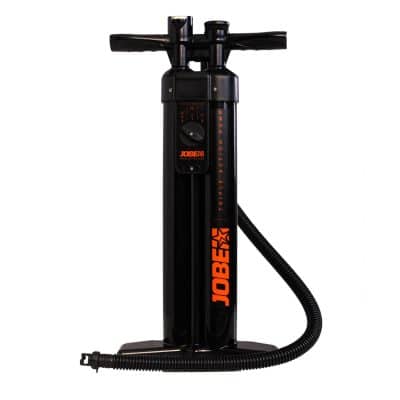SUP Pumpe Sort, stående pumpe med to håndtag øverst og en slange på siden. Orange logo "JOBE" på fronten.