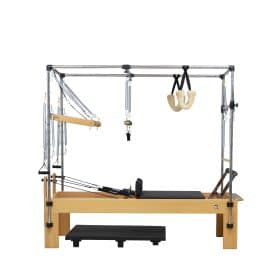 Cadilac reformer Pilatesapparat med træ- og metalramme.