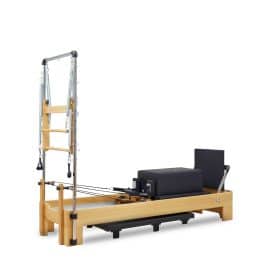 Pilates Tower reformer med træramme og metalstænger
