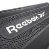 Nærbillede af Reebok stepbræt med logo