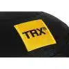 Nærbillede af TRX-logo på sort fitnessudstyr