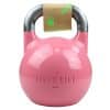 Lyserød kettlebell med metalhåndtag.
