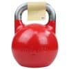 Rød kettlebell med etiket