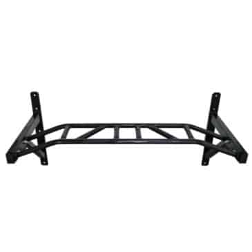 Sort multigrip chin-up bar med flere håndtag og monteringsbeslag til væggen. Robust og alsidig træningsudstyr.