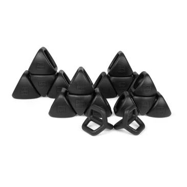 Sorte plastiktrekanter med indbygget håndtag.