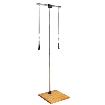 Ped o Pull Pilates udstyr med fjedre hængende fra en stålsøjle.