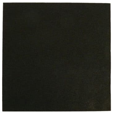Sort, kvadratisk gummiflise med en ensartet overflade. Måler 1000x1000 mm og er 15 mm tyk.