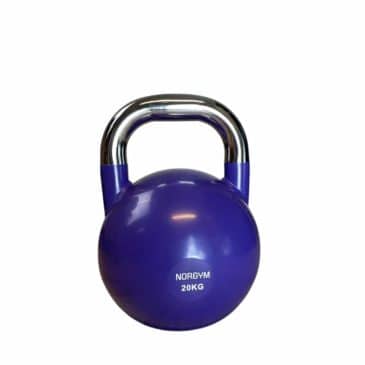 Competition kettlebell på 20 kg i lilla farve med skinnende metalhåndtag. Mærket NORGYM står på forsiden.