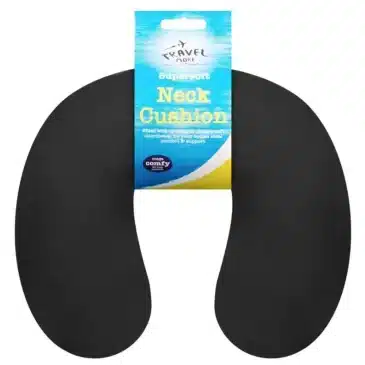 Sort, U-formet nakkepude til børn med blå emballage, der beskriver produktet som "Supersoft Neck Cushion".
