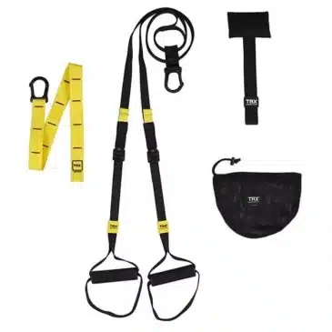TRX Move Suspension Trainer indeholder gule og sorte stropper, håndtag, en netpose og ekstra tilbehør.