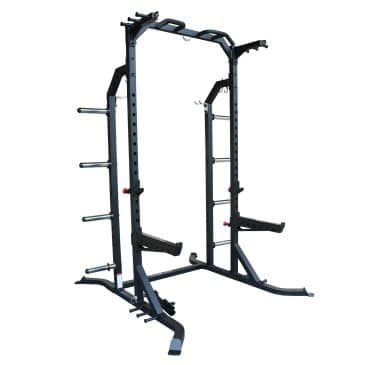 Fritstående Half Rack TITAN LIFE PRO er en solid sort metalramme til styrketræning med vægtstænger.