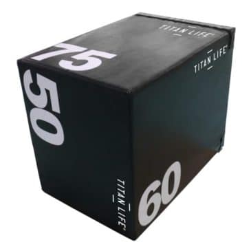 Sort, blød plyo-boks med hvid tekst. Siderne viser højderne 50, 60 og 75 cm. Mærket "TITAN LIFE".